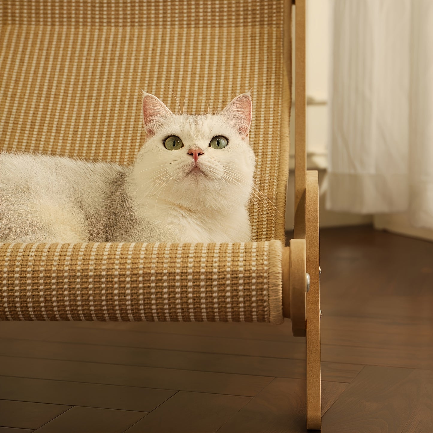 Durable Nylon Cat Sofa Bed Extra-Large Cat Hammock Lounger - Made From Durable Nylon, This All-season Comfort Sofa Bed For Cats Comes With A Scratch Pad.